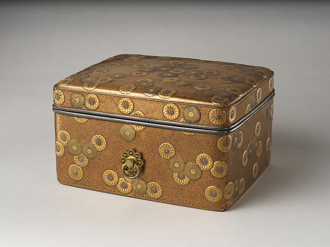 Cosmetic Box (Tebako) with Chrysanthemum Flowers